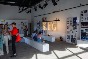 HIER = JETZT 2024 _ Foto _ Installation Birgitta Trommler