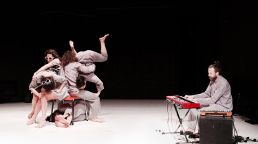 Ceren Oran & Moving Borders: SCHÖN ANDERS