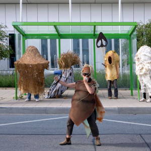 Judith Egger / PUBLIC ARTS: Aufmarsch der Holobionten